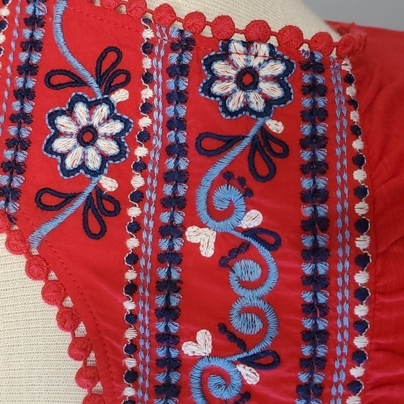 St. John's Bay red Women's top Lovely enbroidery at the top in blue/white Size S - Picture 3 of 9